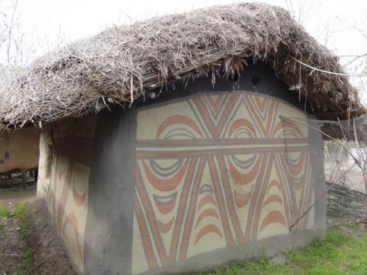 Arheo-parcul Draganesti OLT Featured Casa din neolitic